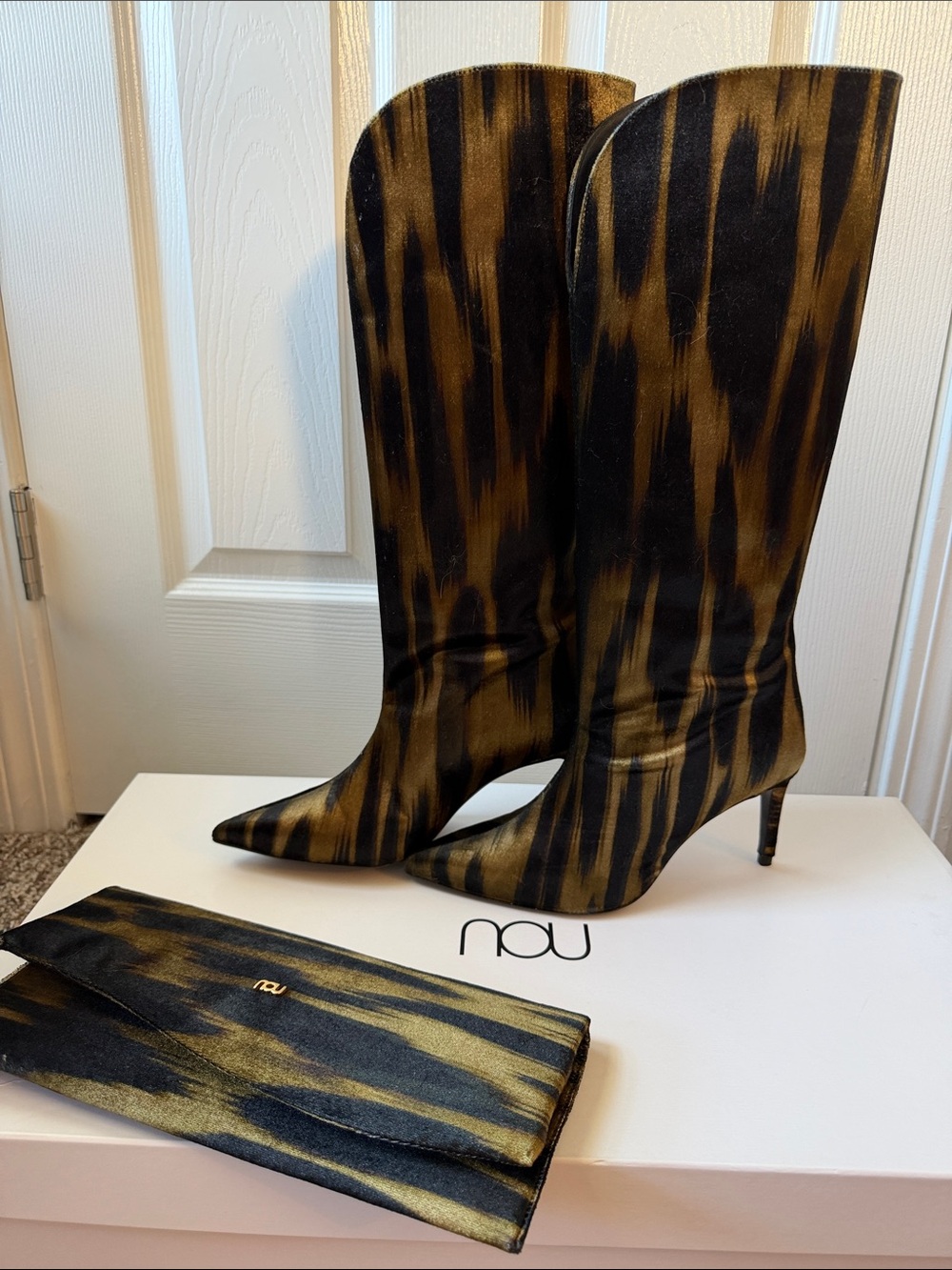Nou Boot in Tiger Velvet Boots